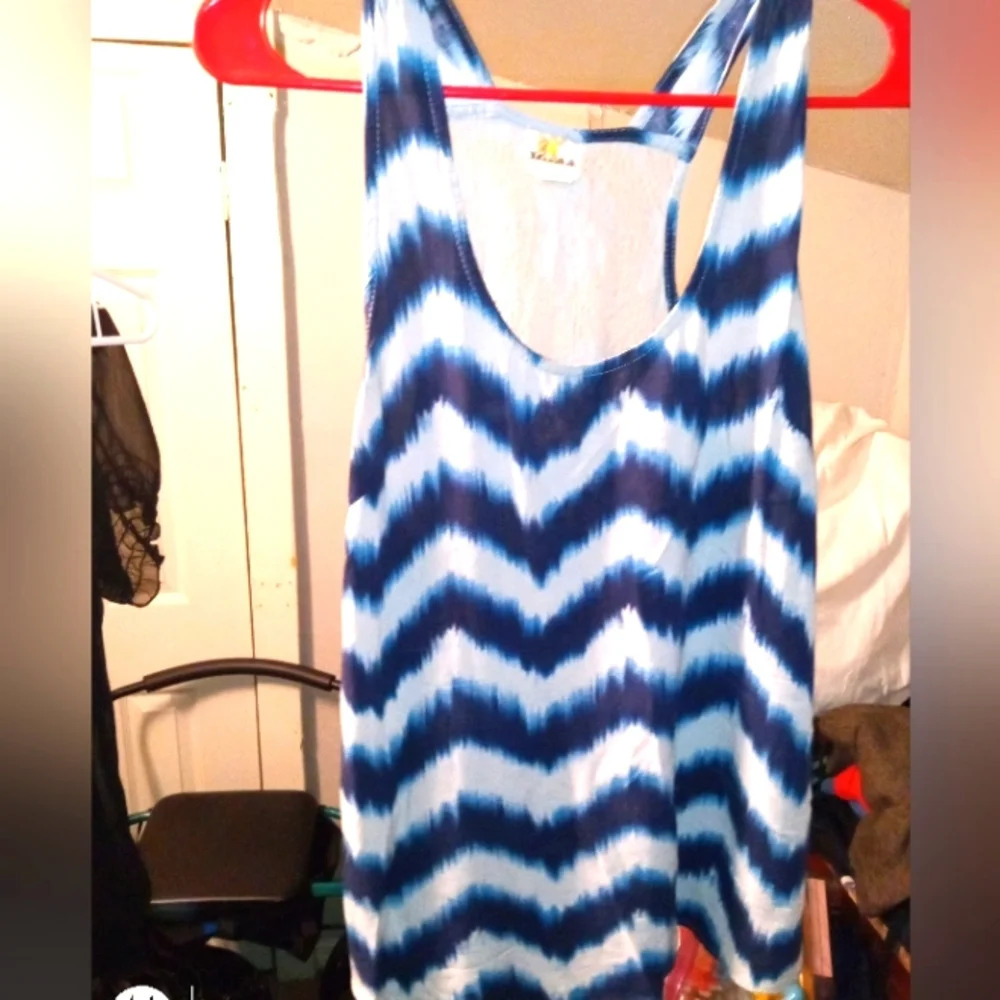 Mudd tie dye style blue and white lace backed tank 🐼🐼🐼